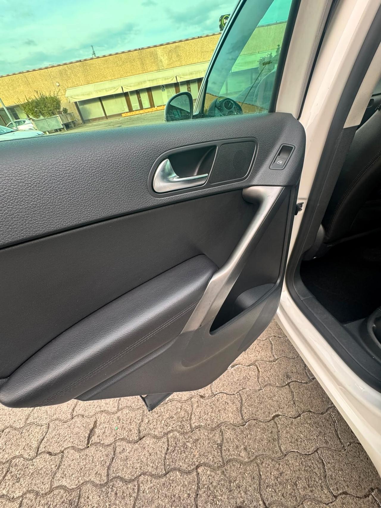 Volkswagen Tiguan 2.0 TDI 170 CV DPF Sport & Style (18°)