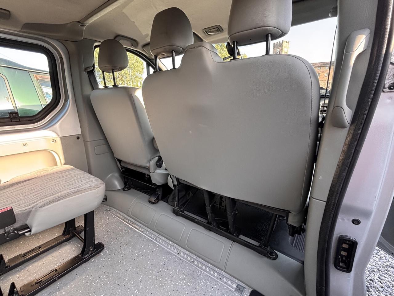 nissan primastar 7 posti trasporto 2 carrozzine per disabili