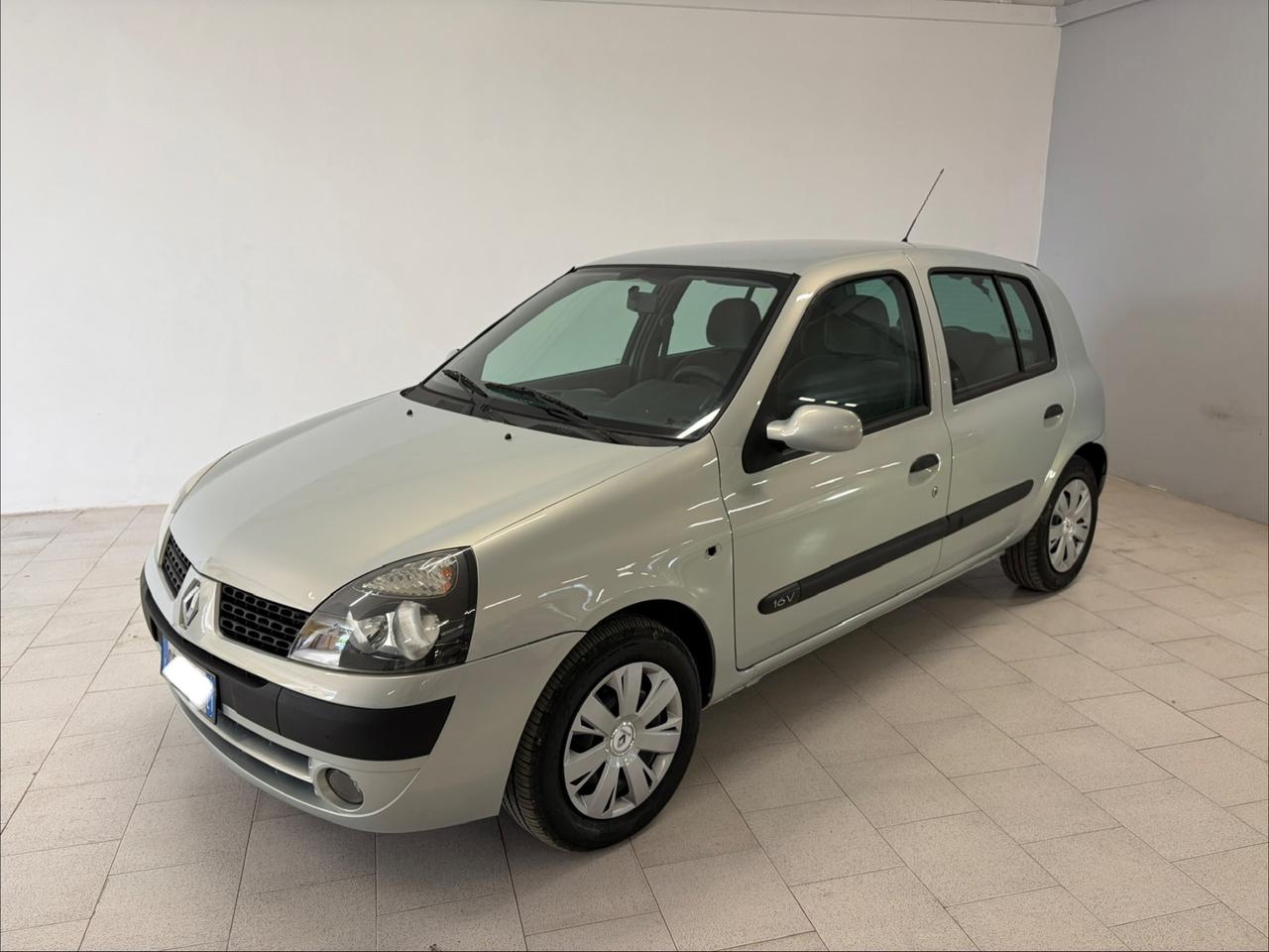 Renault Clio 1.2 16V cat 5 porte Privilège km 109.000 Nuova !