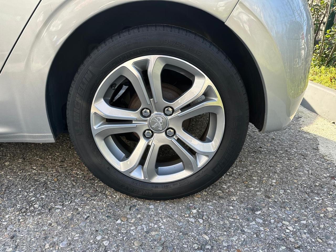 Peugeot 208 1.2 VTi 82 CV 5 porte Active