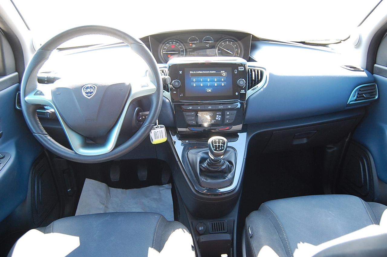 Lancia Ypsilon 1.0 FireFly 5 porte S&S Hybrid Platino