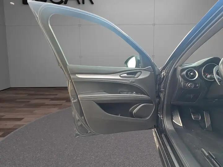 ALFA ROMEO STELVIO VELOCE 210cv - OFFERTA FINO AL 31 DICEMBRE