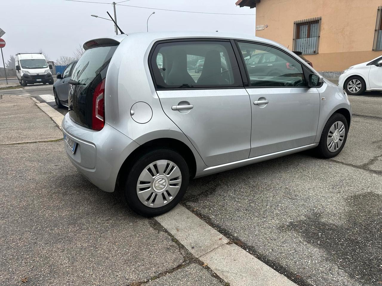 Volkswagen up! 1.0 75 CV 5p. high up!