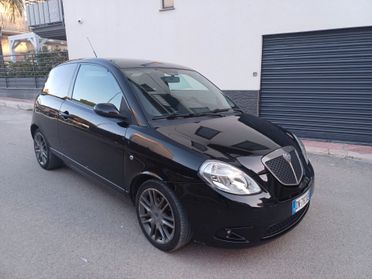 Lancia Ypsilon 1.4 16V Sport MomoDesign