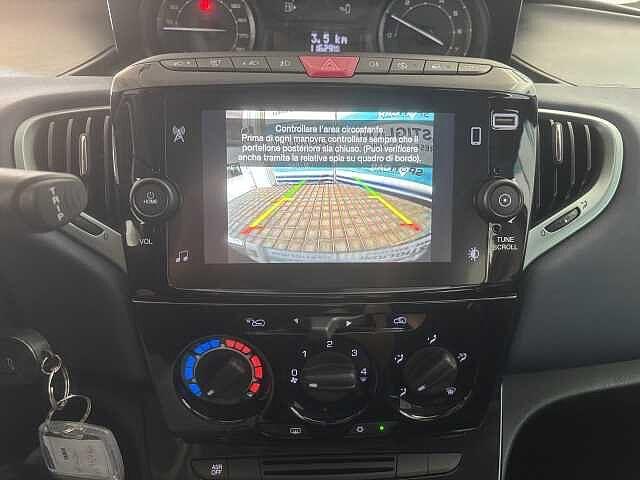 Lancia Ypsilon Platino 1.0 Hybrid 70 cv - usata