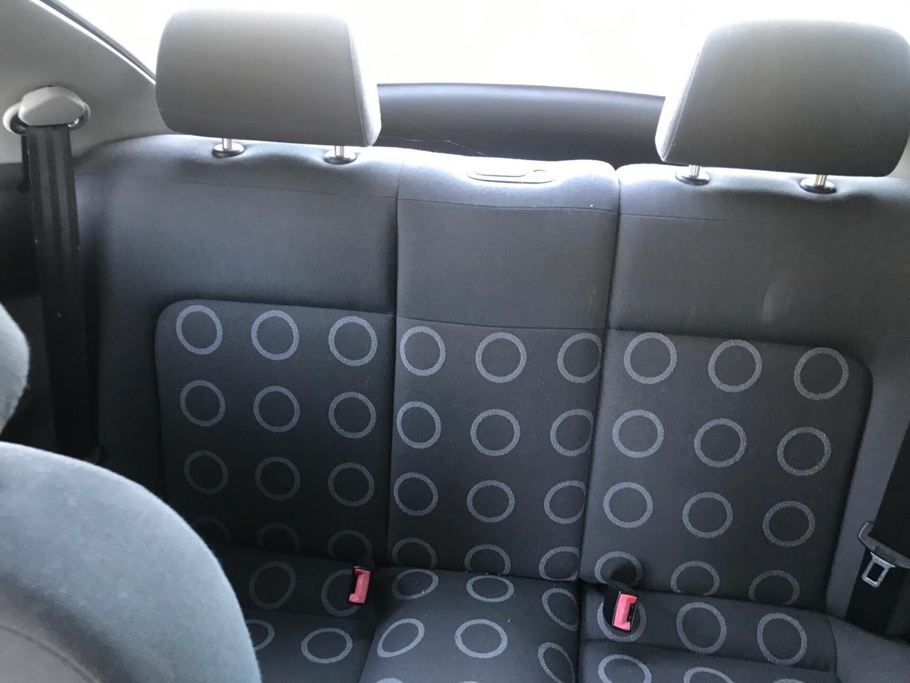 Volkswagen New Beetle 1.4 87 CV 64 KW BERLINA