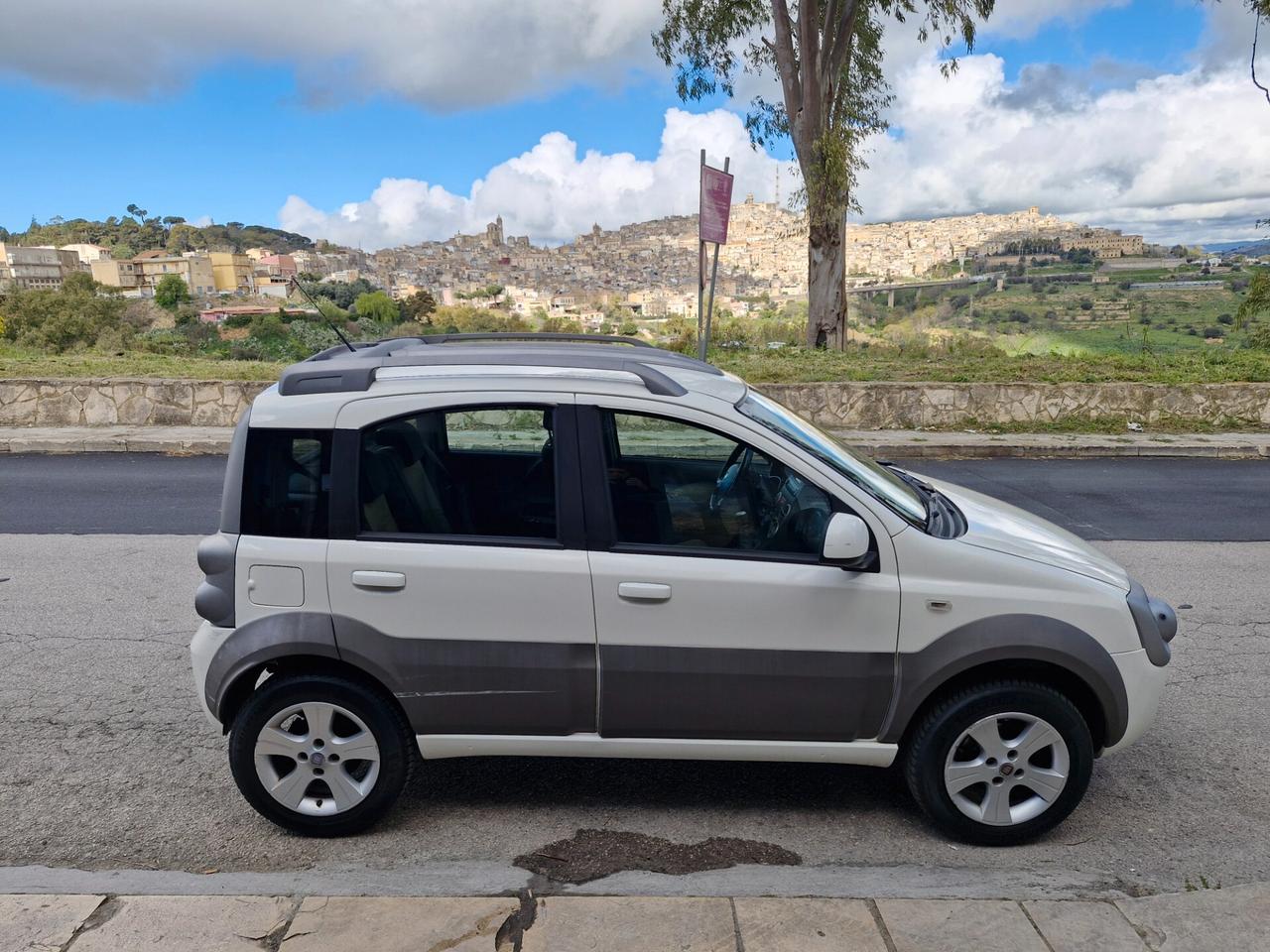 Fiat Panda 1.3 MJT 16V DPF 4x4 Climbing