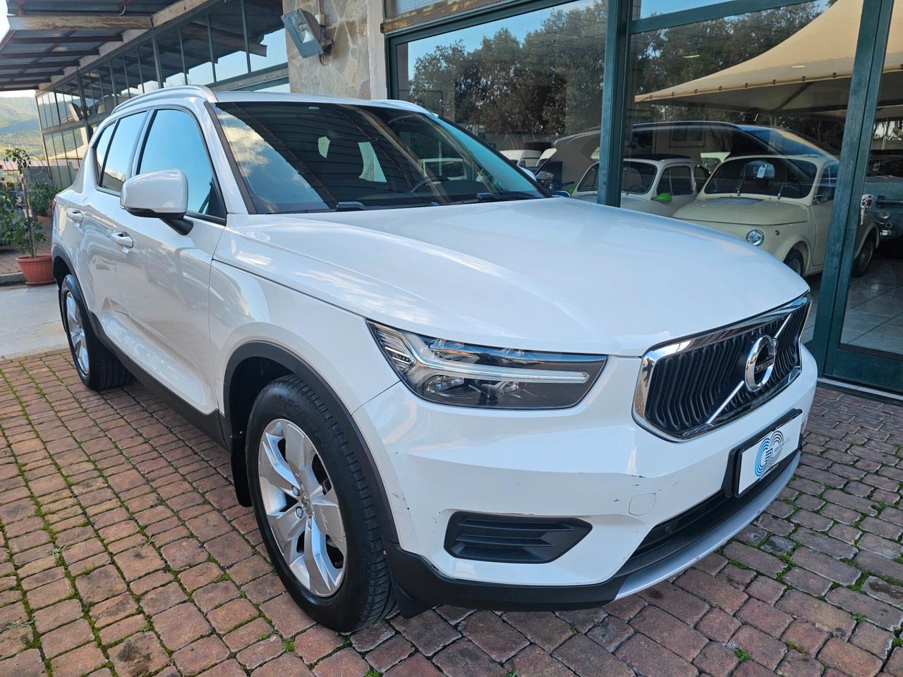 Volvo XC40 D3 AWD Geartronic Momentum Pro