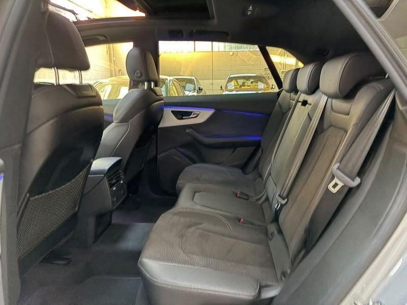 Audi Q8 55 TFSI 250kW quattro tiptronic Sport