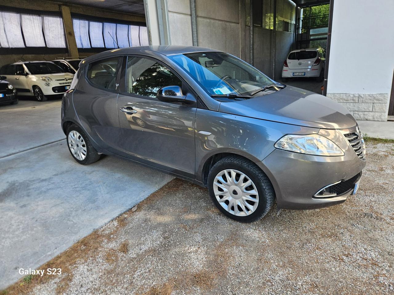 Lancia Ypsilon PLATINUM – Condizioni Eccellenti