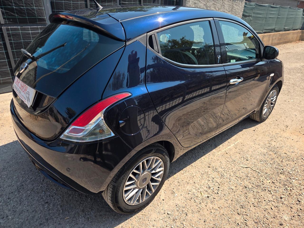 Lancia Ypsilon 1.2 69 CV 5 porte Gold