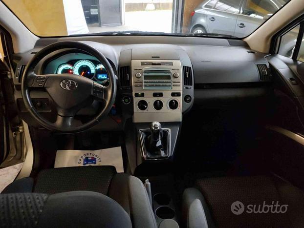 TOYOTA Corolla Verso 2.2 16V D-4D DPF Luna 7pti