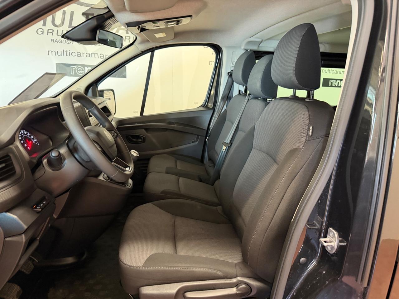 Renault Trafic passenger 9 Posti L2