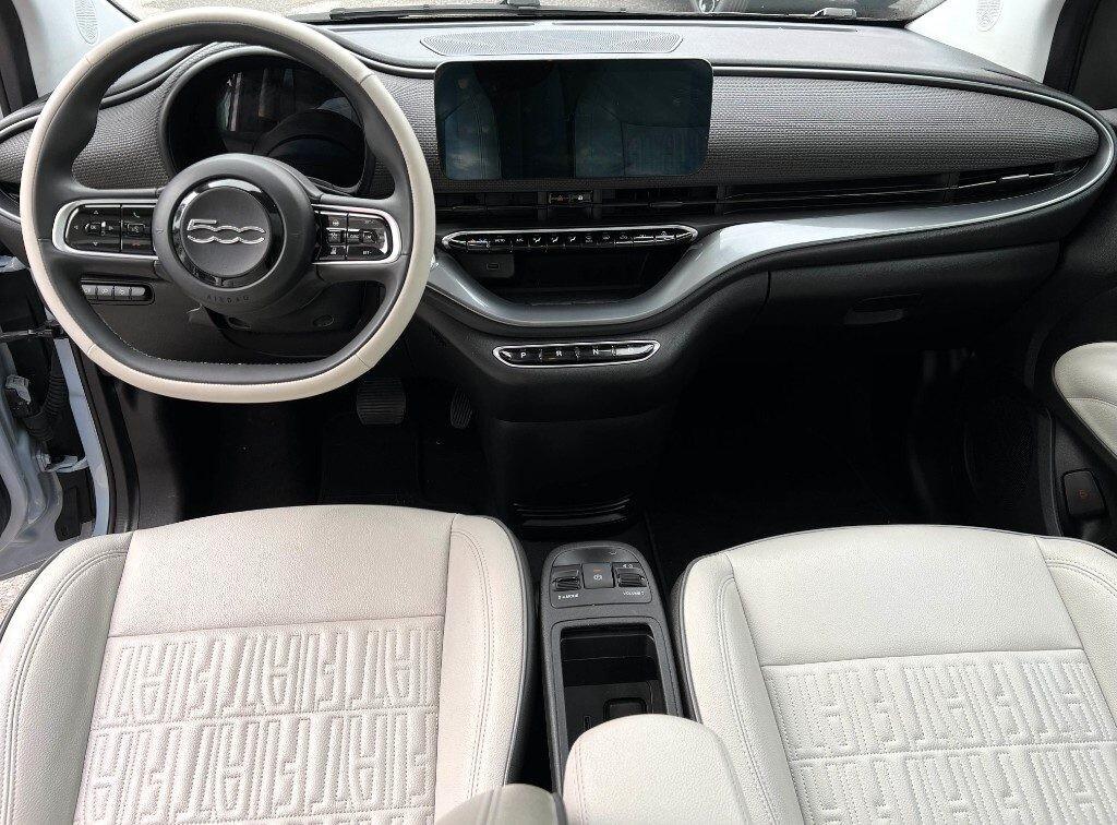 Fiat 500E Berlina 42 kWh La Prima