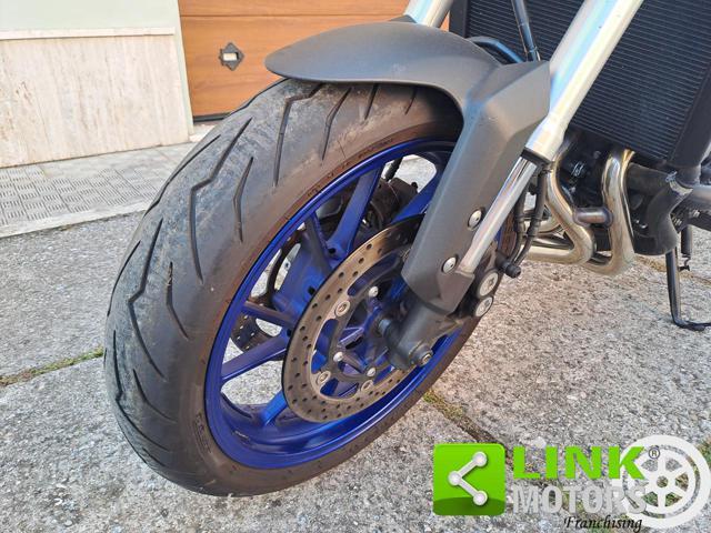 YAMAHA MT-09 .