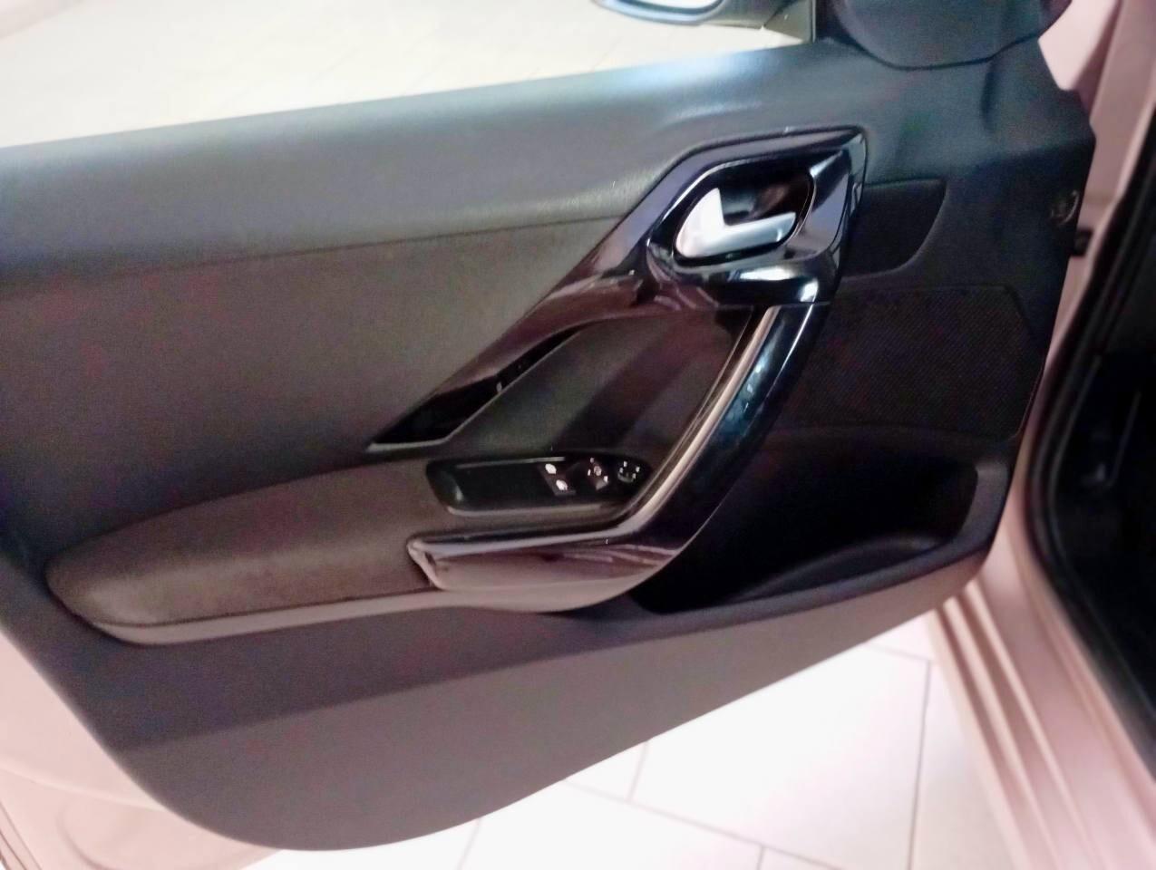 Peugeot 208 1.4 HDi 68 CV 5 porte Active