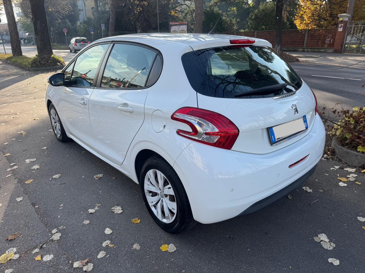 Peugeot 208 1.4 5p. Allure neopaten garanzia 12 mesi