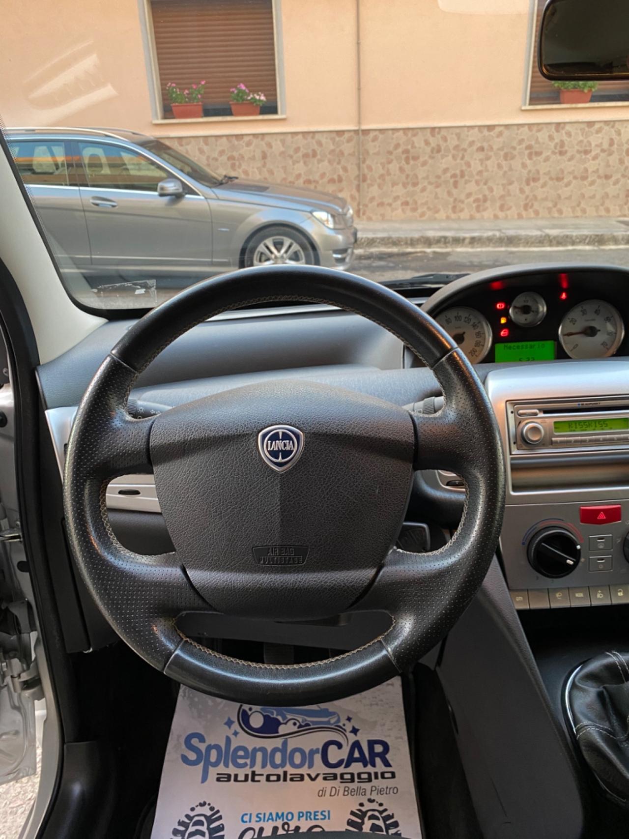 Lancia Ypsilon 1.2 Platino