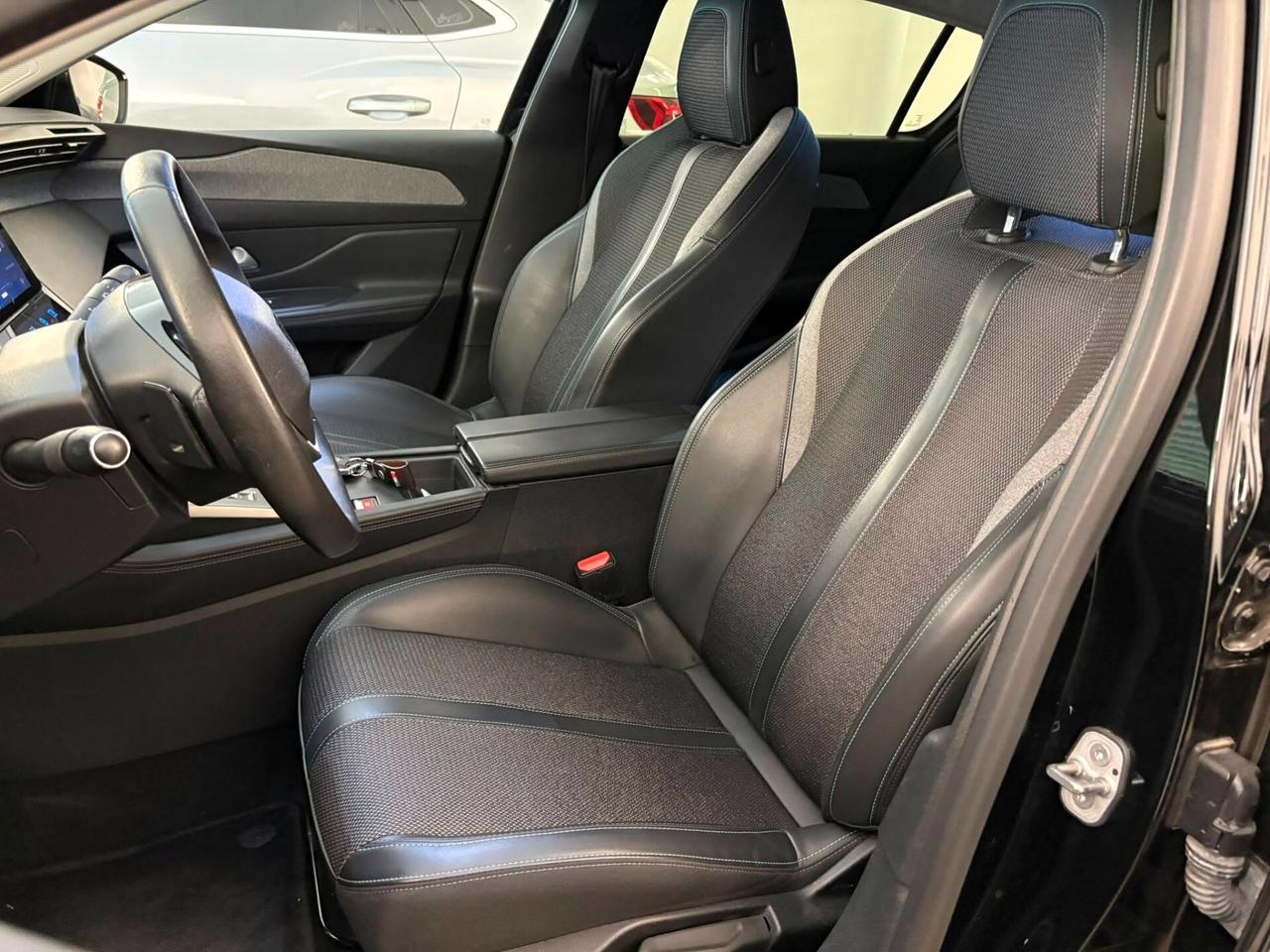 Peugeot 308 1.5 EAT8 Allure 130cv - 2023