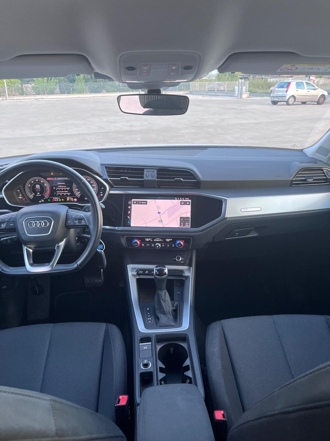 Audi Q3 45 TFSI e S tronic Business