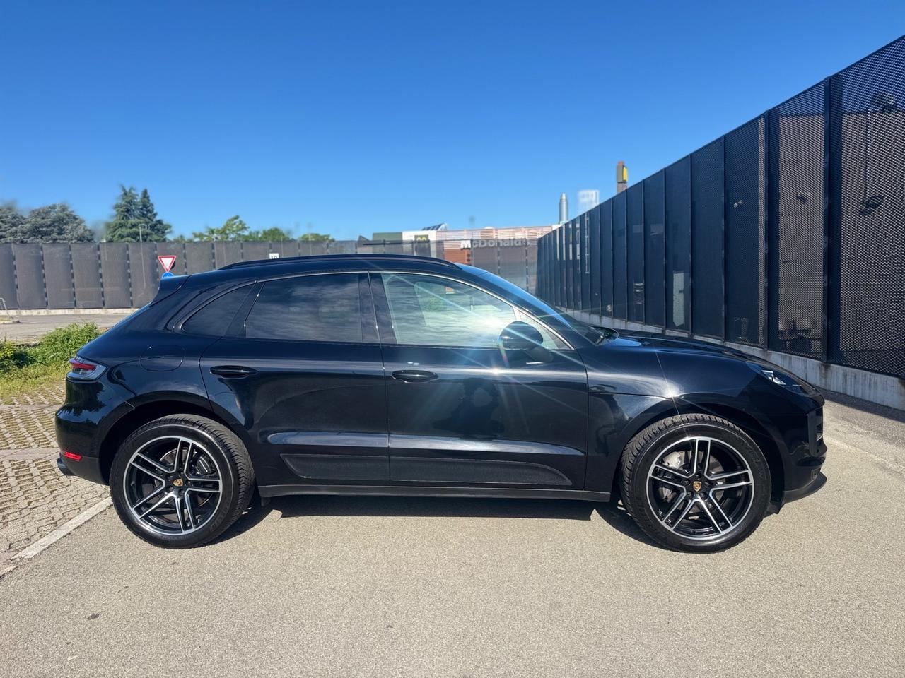 PORSCHE MACAN 2.0 245 APPROVED