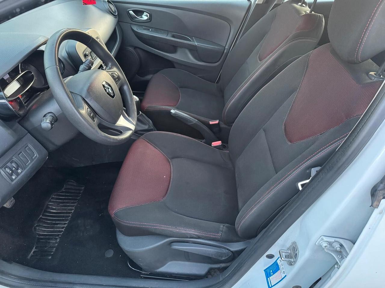 Renault Clio 1.2 75CV 5 p INTENS NEOPATEN GARANZIA 12 MESI