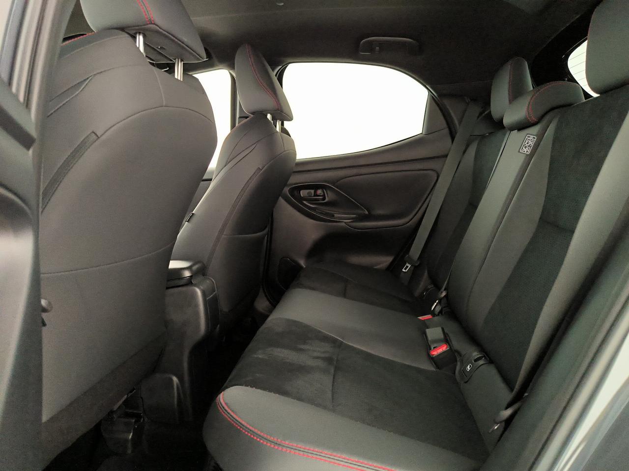 Toyota Yaris 1.5h 130 gr sport