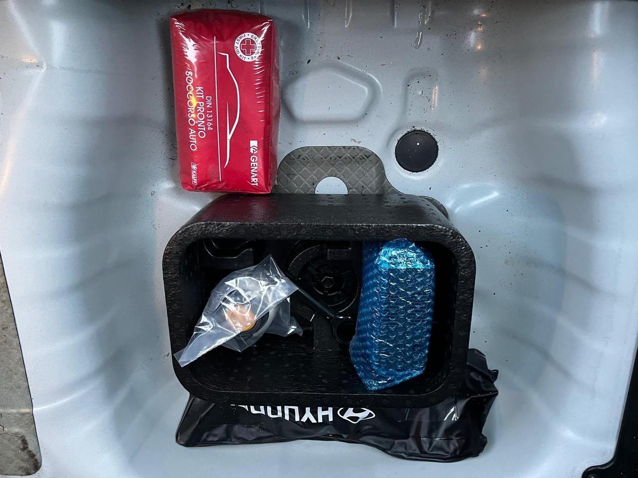 Hyundai bayon 1.2 hpi/benz-xline-full-2023