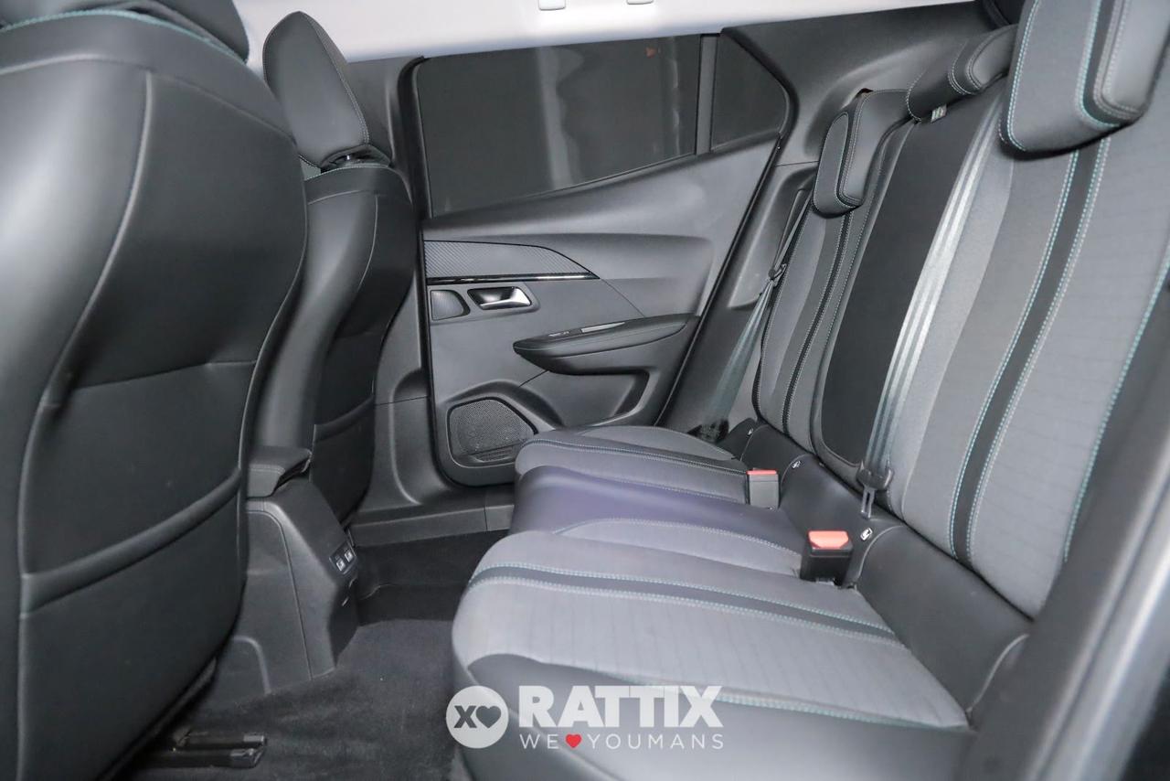 Peugeot e-2008 motore elettrico 100kW Allure