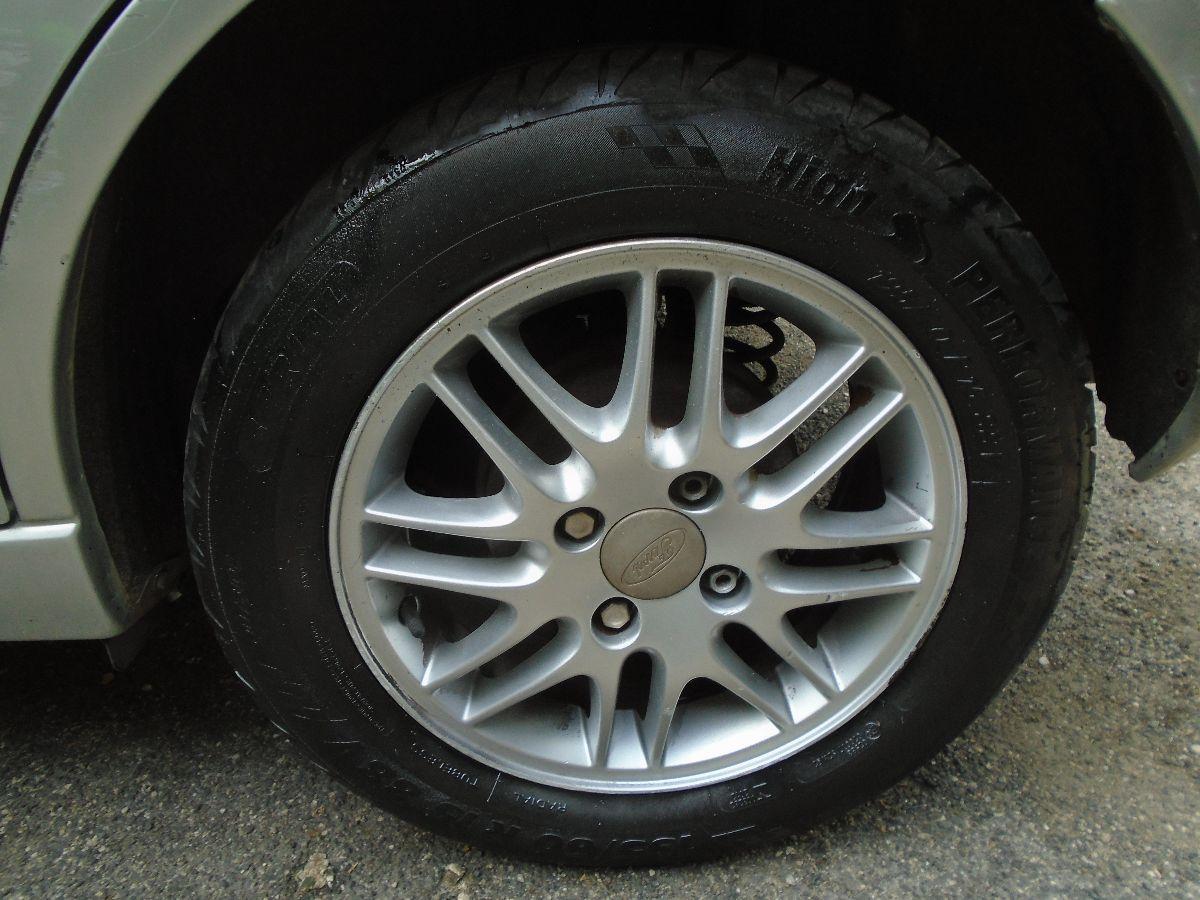 FORD Focus '02 5p 1.6i 16v Ghia FL