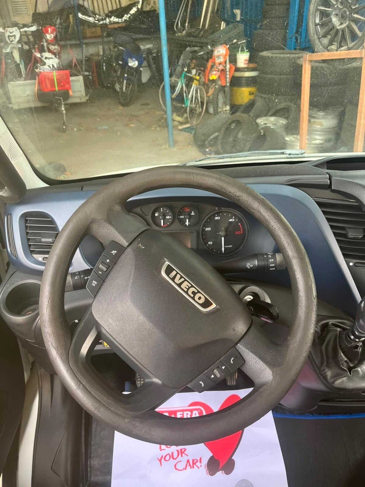 Iveco 35 c 18 con gru patente b