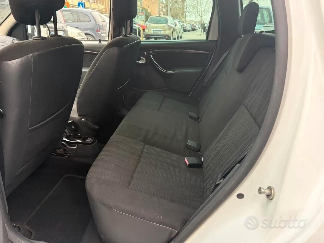 Dacia Duster 1.6 110CV con gancio traino