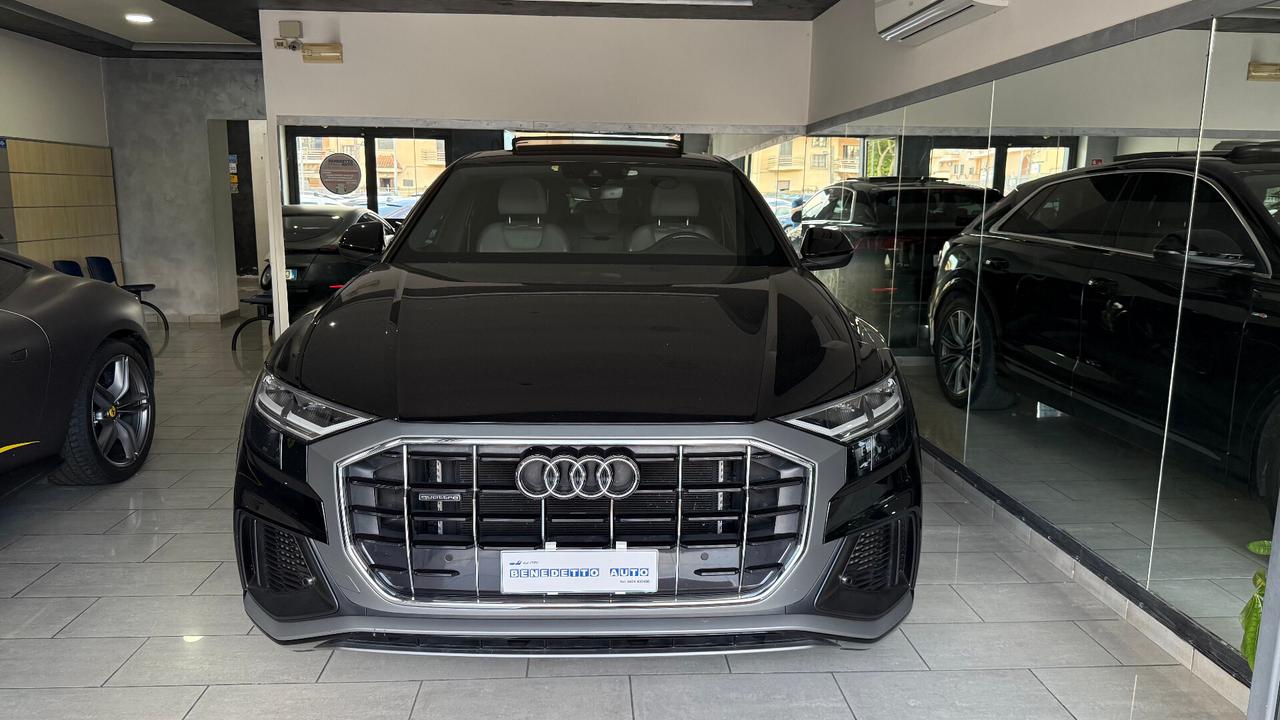 Audi Q8 55 TFSI e quattro Sport sline tetto