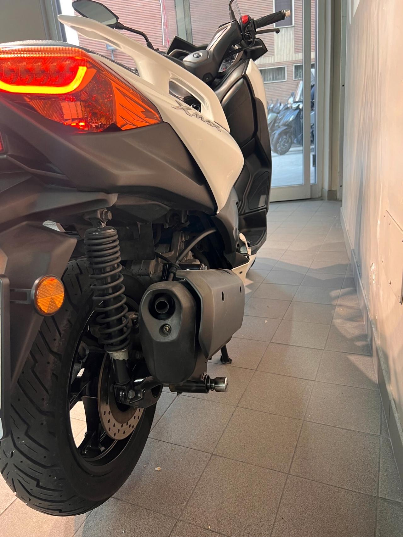 Yamaha X-Max 300 WM6 MILKY WHITE