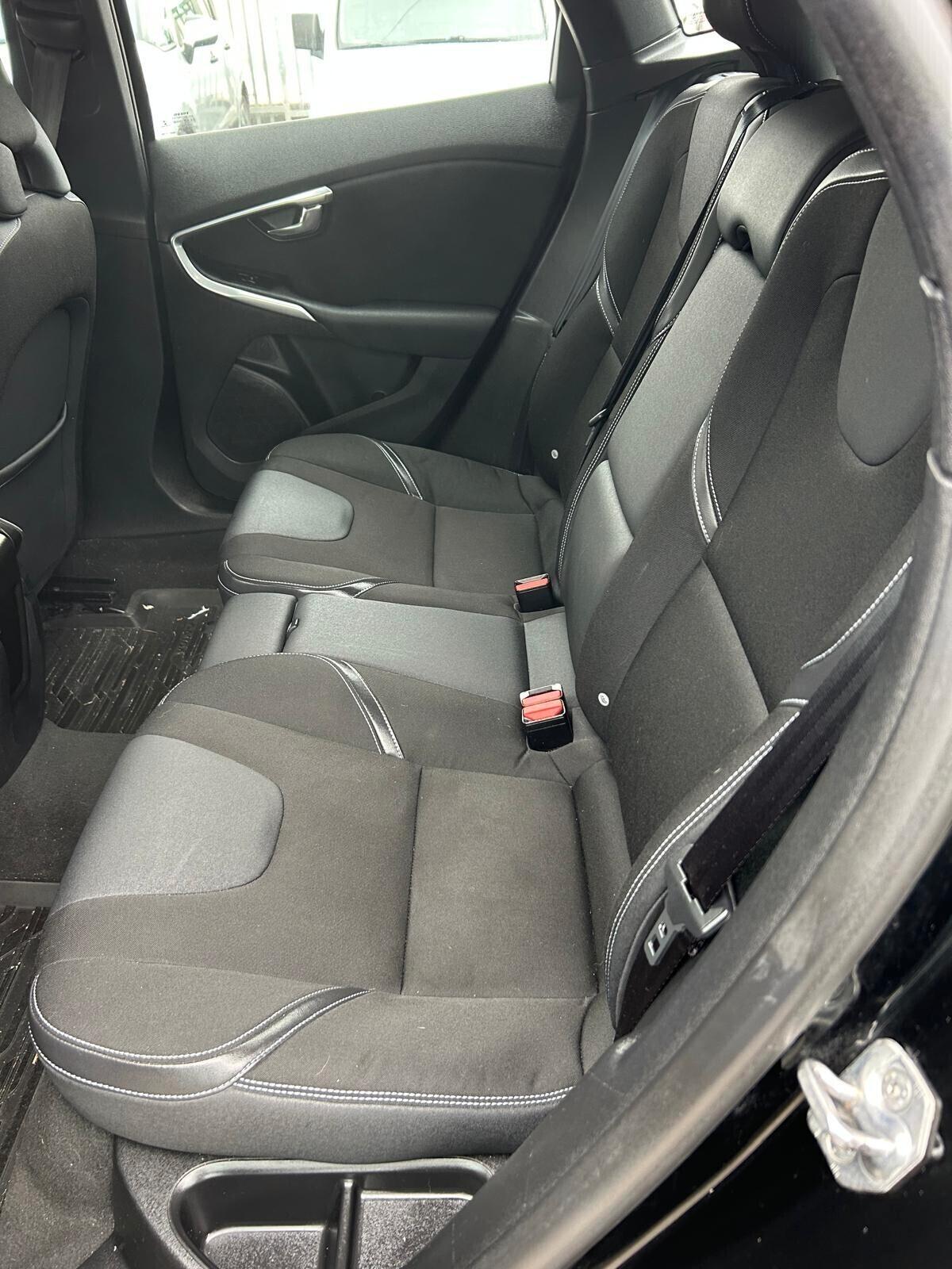 Volvo V40 T2 R-design Kinetic 2.0 Benzina ok neo patentati