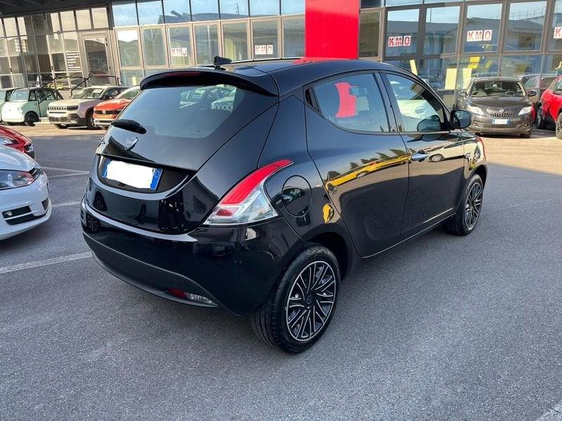 Lancia Ypsilon 1.0 FireFly 70cv Hybrid Silver Plus