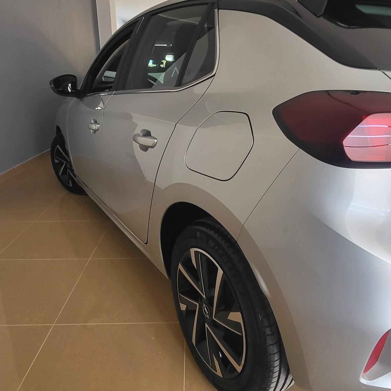 Opel Corsa 1.2 100 CV Design & Tech