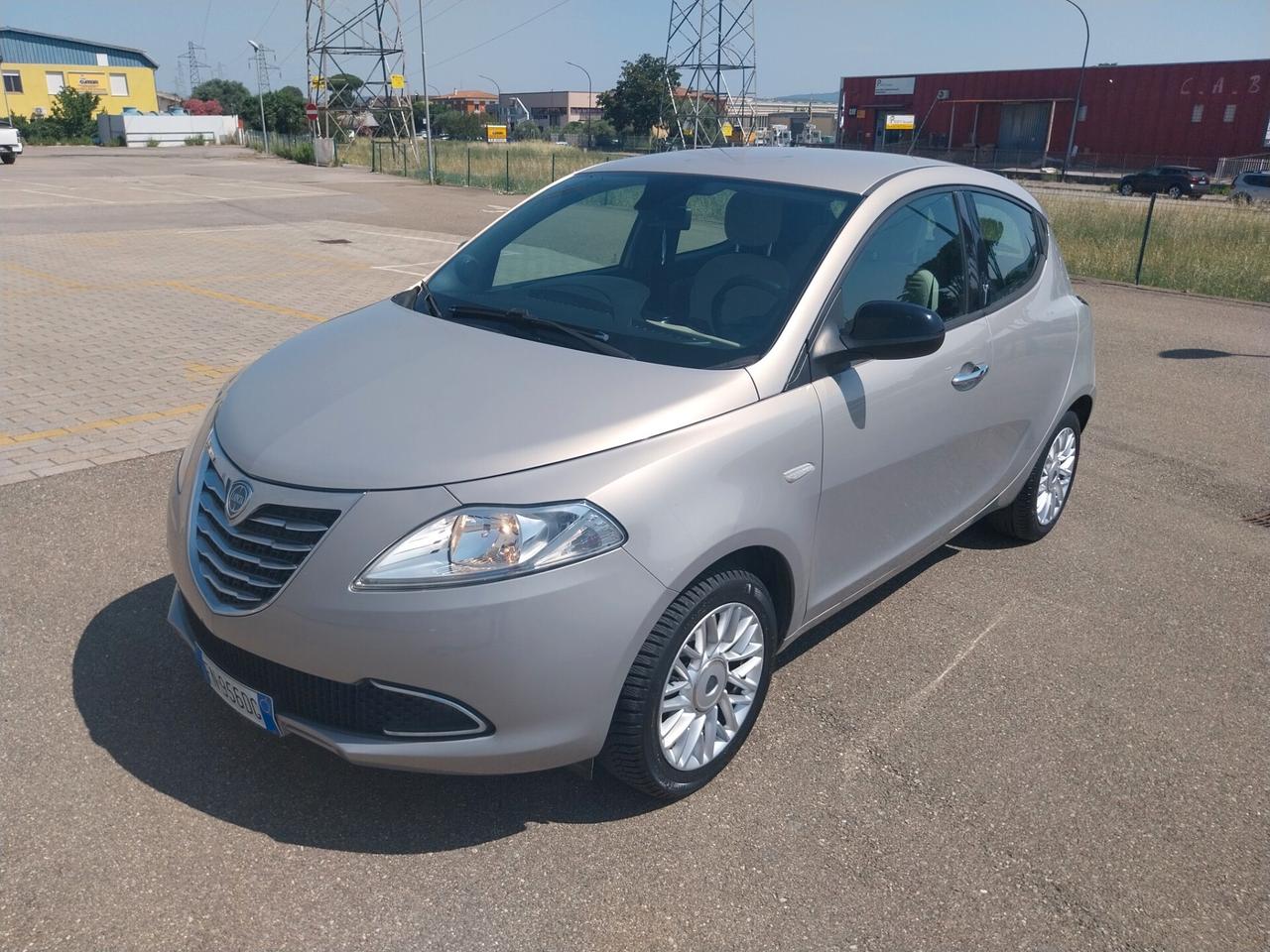 Lancia Ypsilon 1.2 69 CV 5 porte S&S Platinum