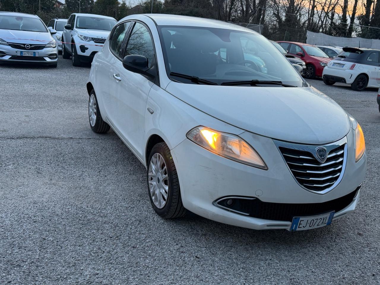 Lancia Ypsilon 1.3 MJT 75 CV Platino