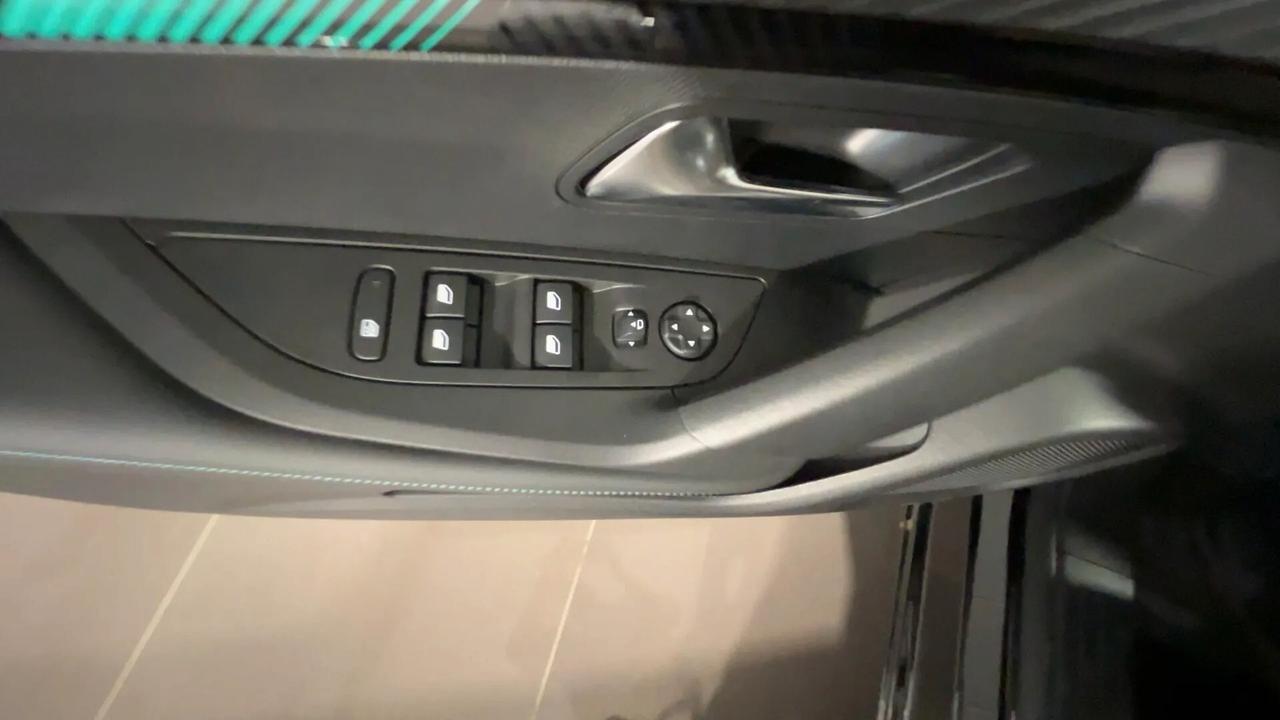 Peugeot 2008 motore elettrico 136 CV Allure Pack