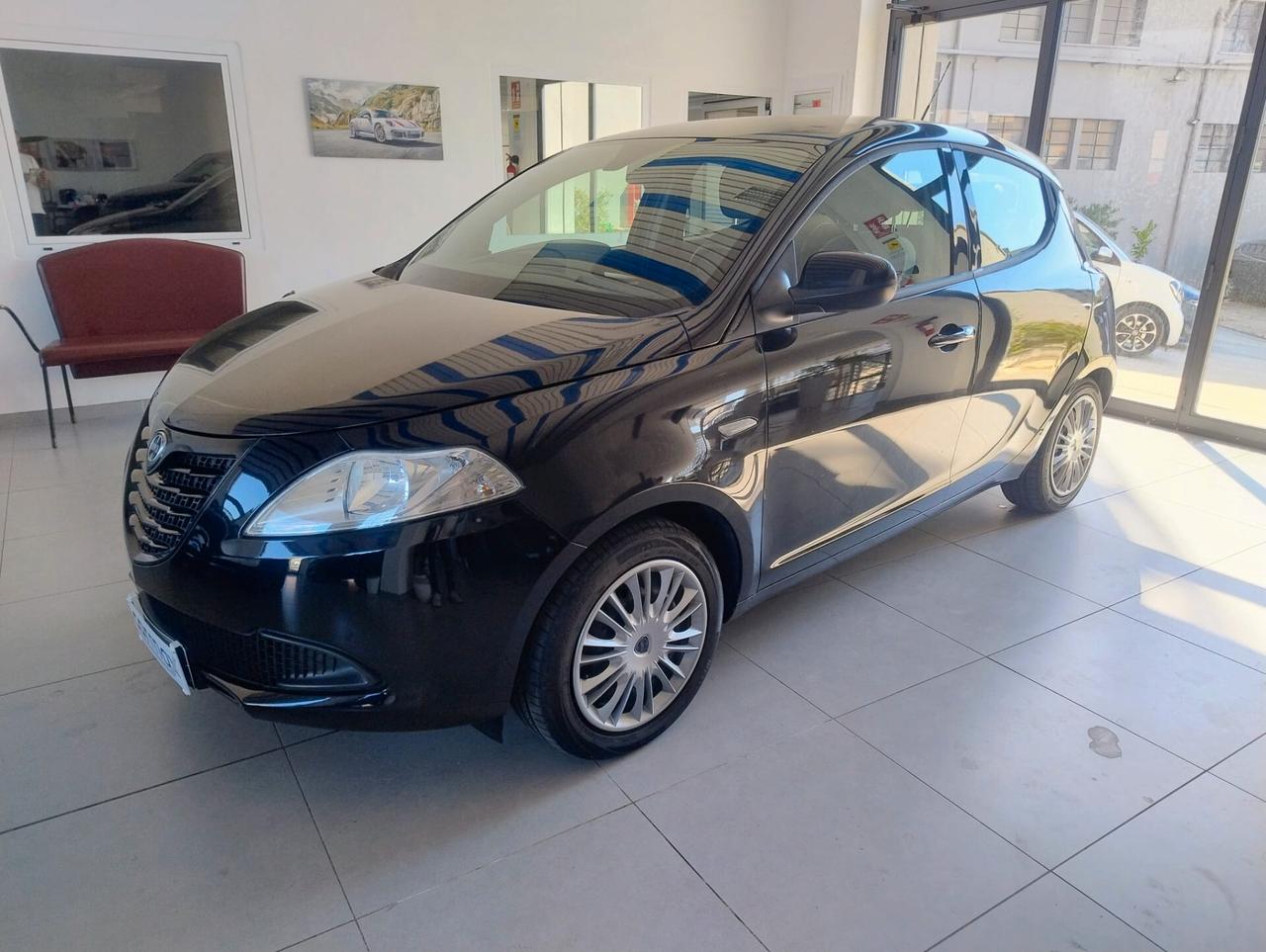 Lancia Ypsilon 1.2 69 CV 5 porte Elefantino