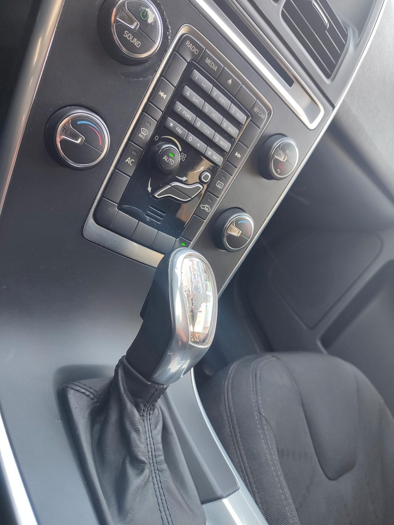 VOLVO XC60 2013 DIESEL 2.0 AUTOMATICA STUPENDA