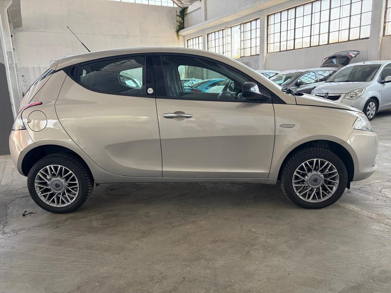 Lancia Ypsilon 0.9 TwinAir 85 CV 5 porte Metano Ecochic Gold