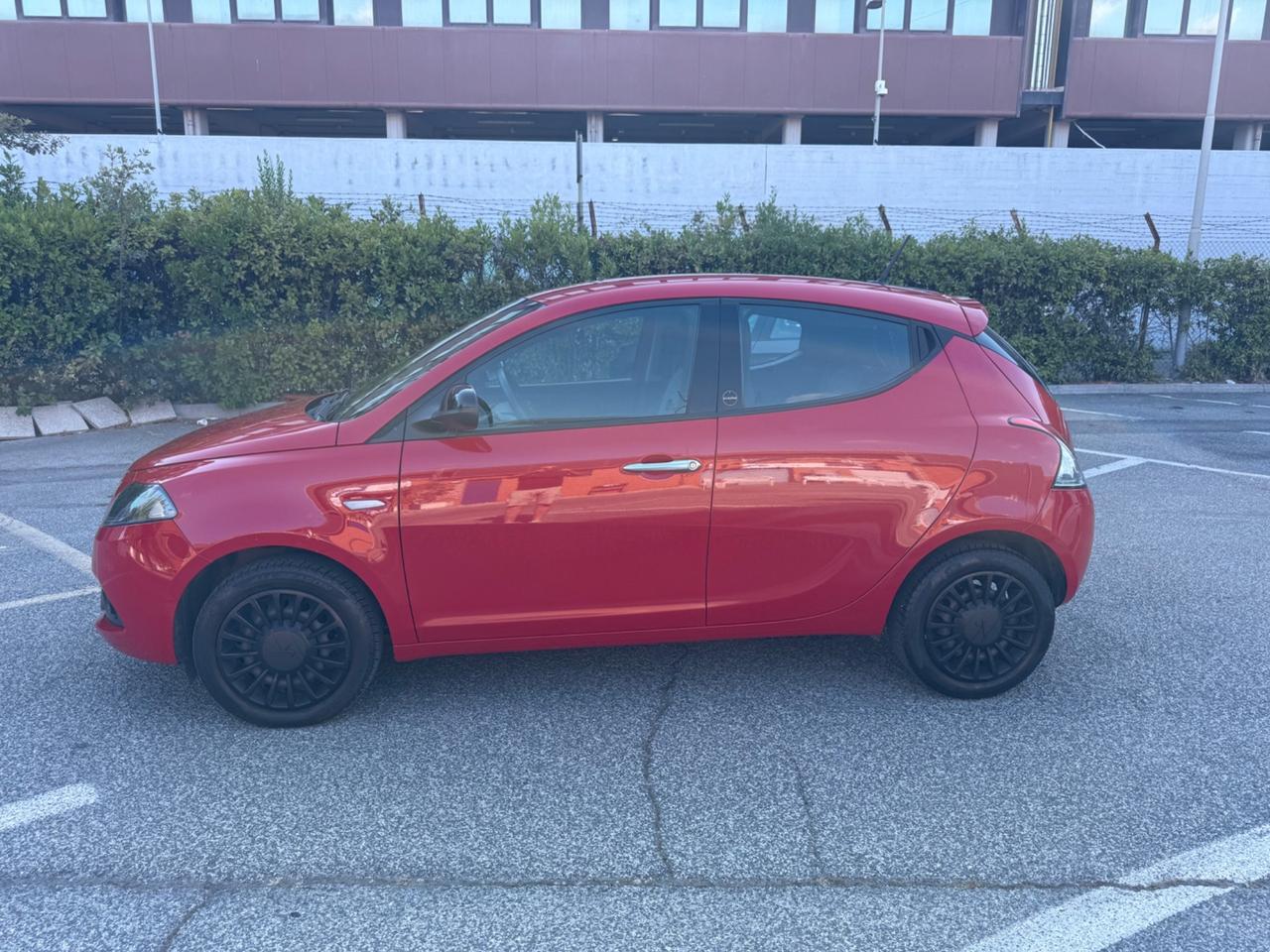 Lancia Ypsilon 1.0 FireFly 5 porte S&S Hybrid Ecochic Silver