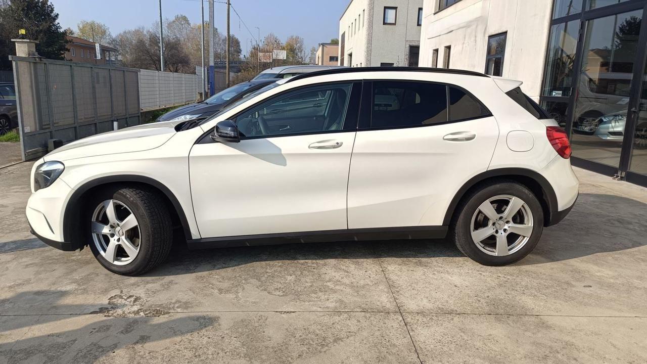 MERCEDES-BENZ GLA 200 d Automatic Business