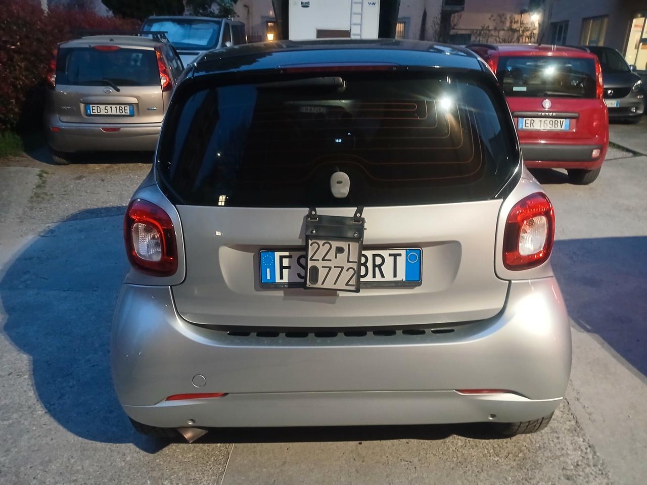 Smart ForTwo 70 1.0 Passion ***AUTOMATICA NAVIGATORE**IDONEA NEOPATENTATI