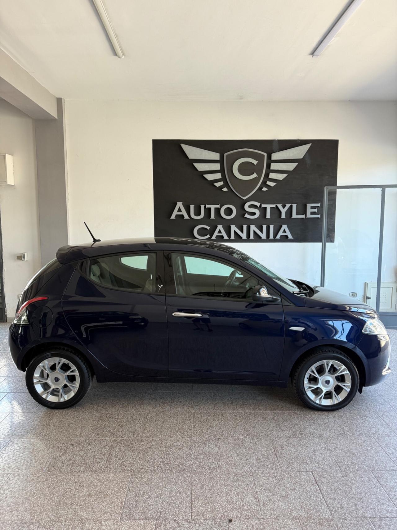 Lancia Ypsilon 1.2 69 CV 5 porte Silver