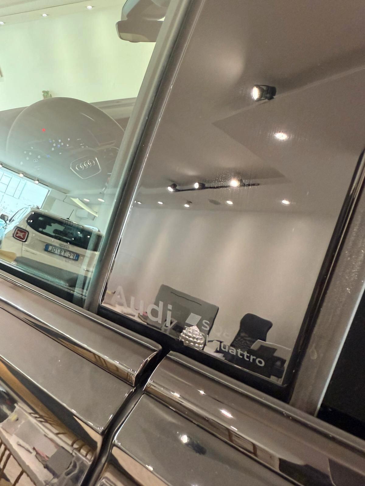 AUDI Q8 SQ8 SUV TFSI QUATTRO TIIPTRONIC SPORT ATTITUDE CON SOLI 15.000 KM