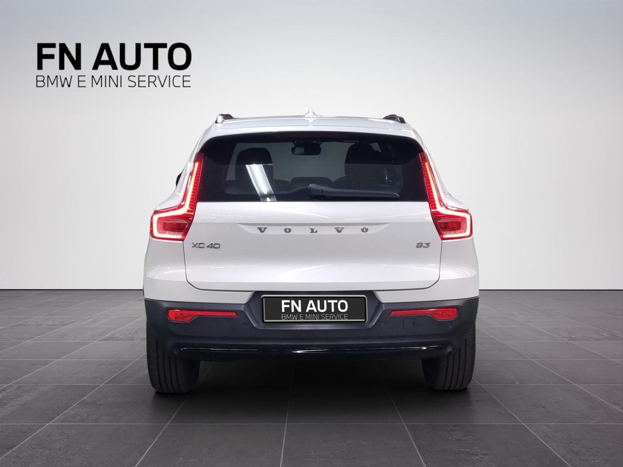 Volvo XC40 B3 automatico Plus Dark