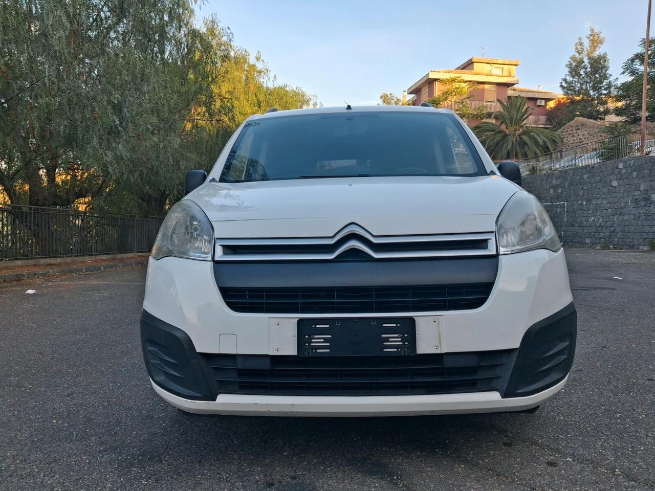 Citroen Berlingo pianale ribassato rampa trasporto disabili